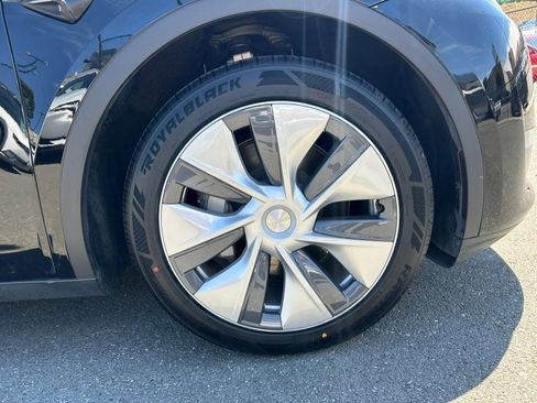 Used 2024 Tesla Model Y Long Range AWD/4WD image 53