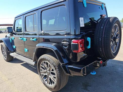 Used 2023 Jeep Wrangler Unlimited Sahara AWD/4WD image 6