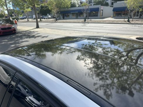 Used 2018 BMW M3 image 29