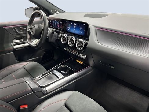 Used 2025 Mercedes-Benz GLA 250 4MATIC image 12