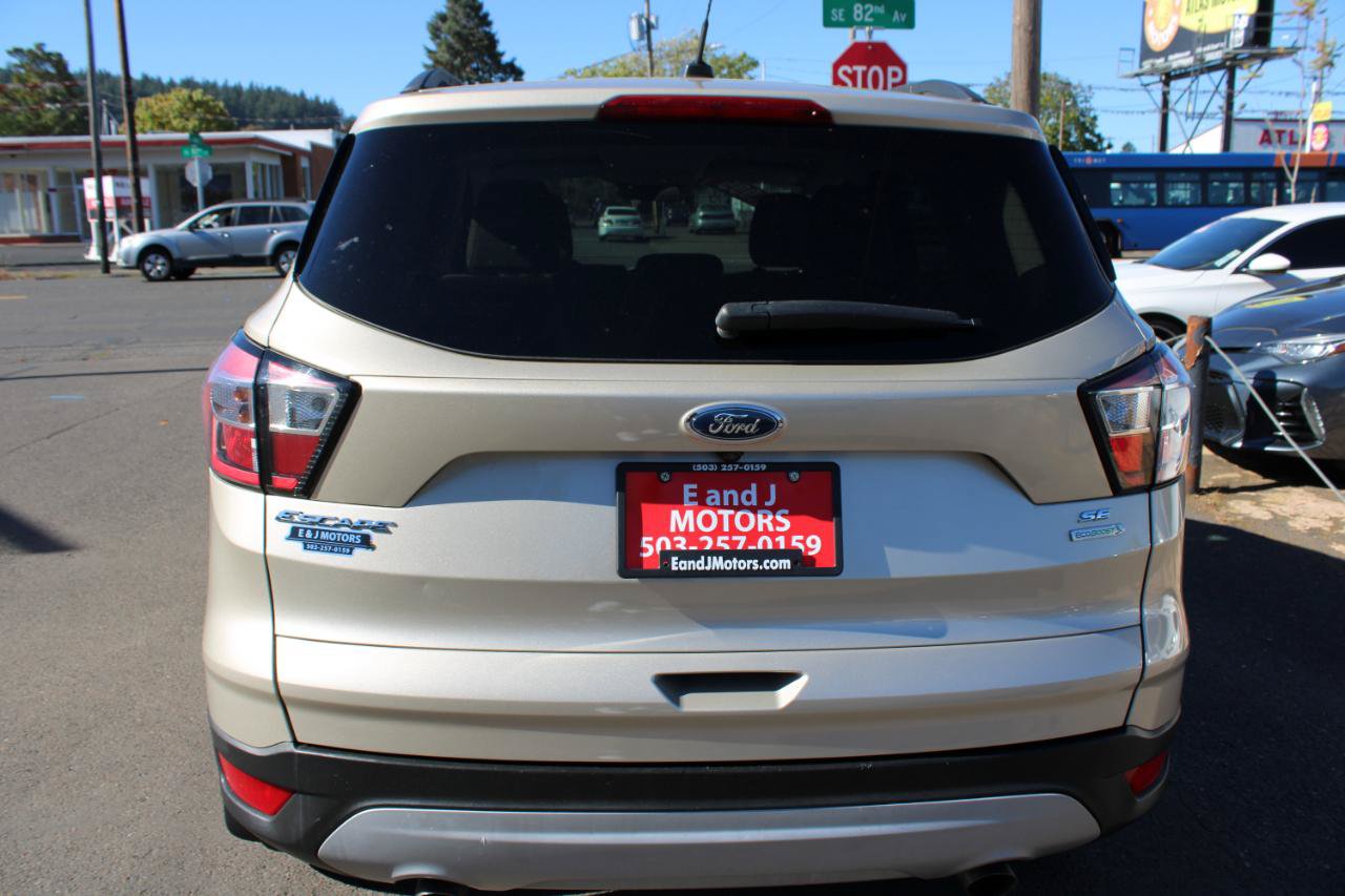 Used 2018 Ford Escape SE FWD image 6