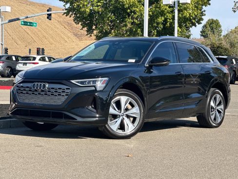 Used 2024 Audi Q8 e-tron Premium Plus w/ Premium Plus Package AWD/4WD image 1