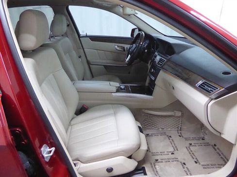 Used 2014 Mercedes-Benz E 350 4MATIC Sedan image 28