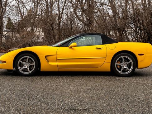 Used 2001 Chevrolet Corvette Convertible w/ Preferred Equipment Group2 image 15