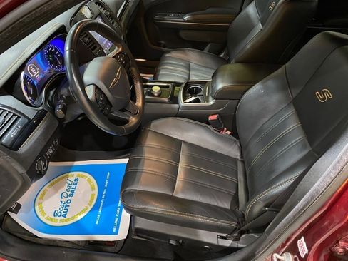Used 2019 Chrysler 300 S w/ 300S Alloy Edition RWD image 8