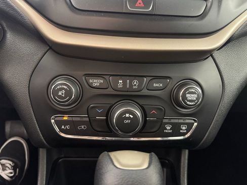 Used 2016 Jeep Cherokee Latitude image 15