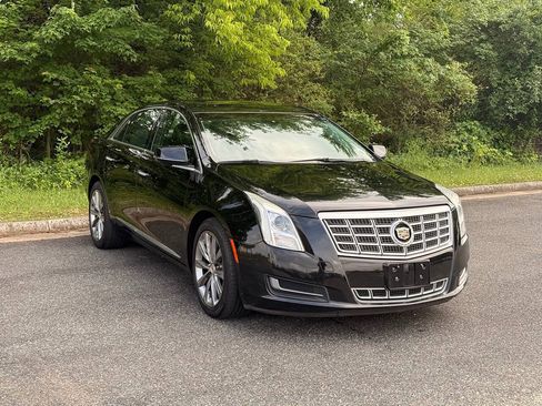 Used 2013 Cadillac XTS w/ Luxury Level One Package FWD image 2