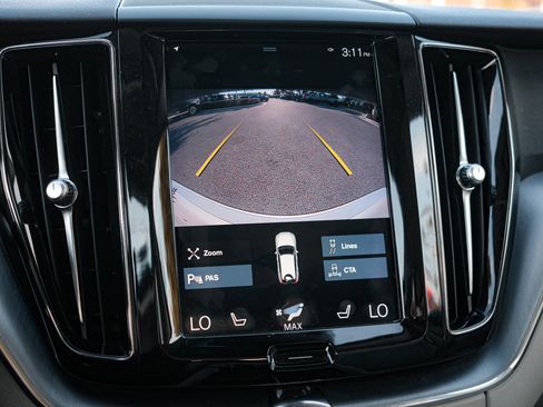 Used 2020 Volvo XC60 T6 Momentum image 25