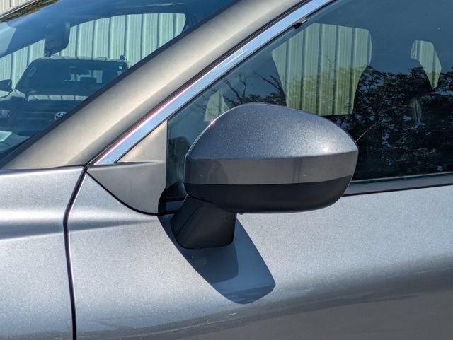 Used 2025 Nissan Rogue SV FWD image 12
