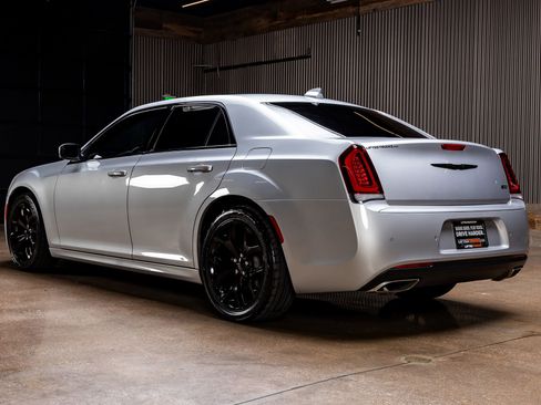 Used 2023 Chrysler 300 Touring L w/ Comfort Group RWD image 6