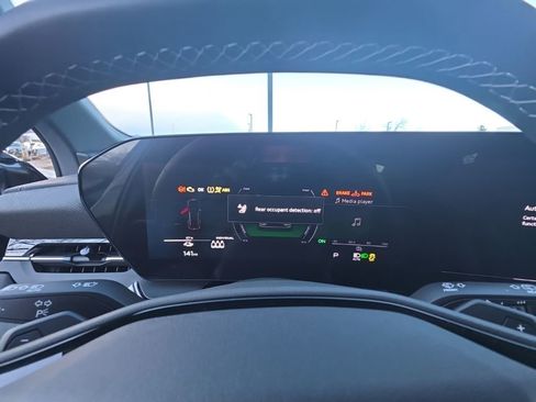 Used 2025 Audi SQ6 e-tron Prestige w/ 21" Black Optic Wheel Package image 12