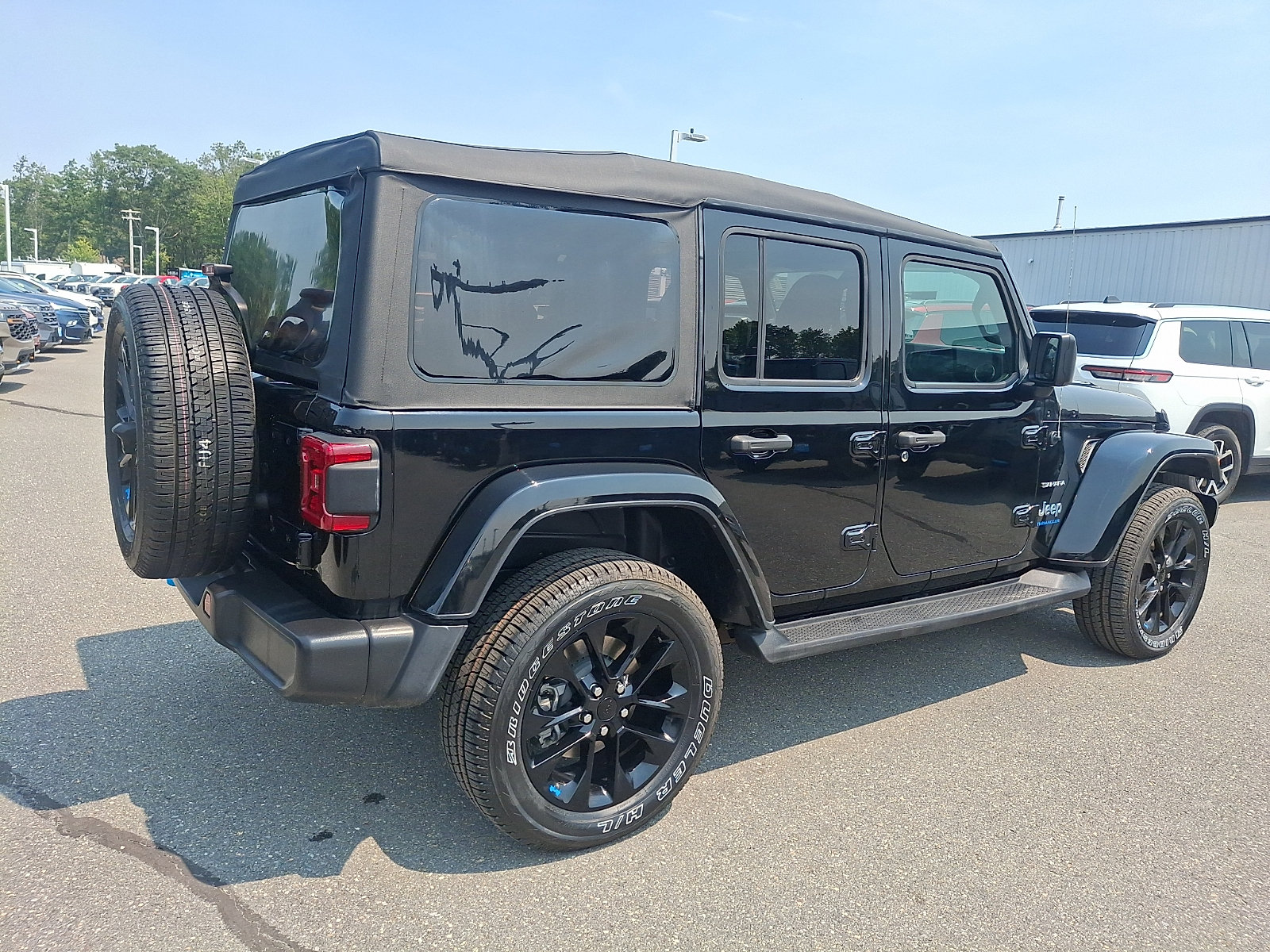 Used 2023 Jeep Wrangler Unlimited Sahara AWD/4WD image 6