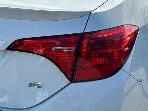 Used 2018 Toyota Corolla SE w/ Carpet Mat Package (TMS) image 17