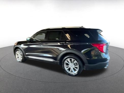 Used 2023 Ford Explorer Limited image 4