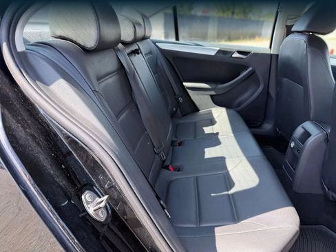 Used 2013 Volkswagen Jetta SE FWD image 20