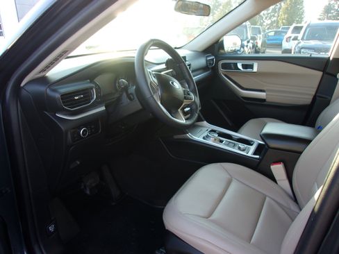 Certified 2023 Ford Explorer XLT w/ Equipment Group 202A image 9
