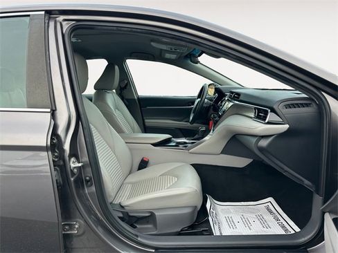 Used 2020 Toyota Camry SE image 15