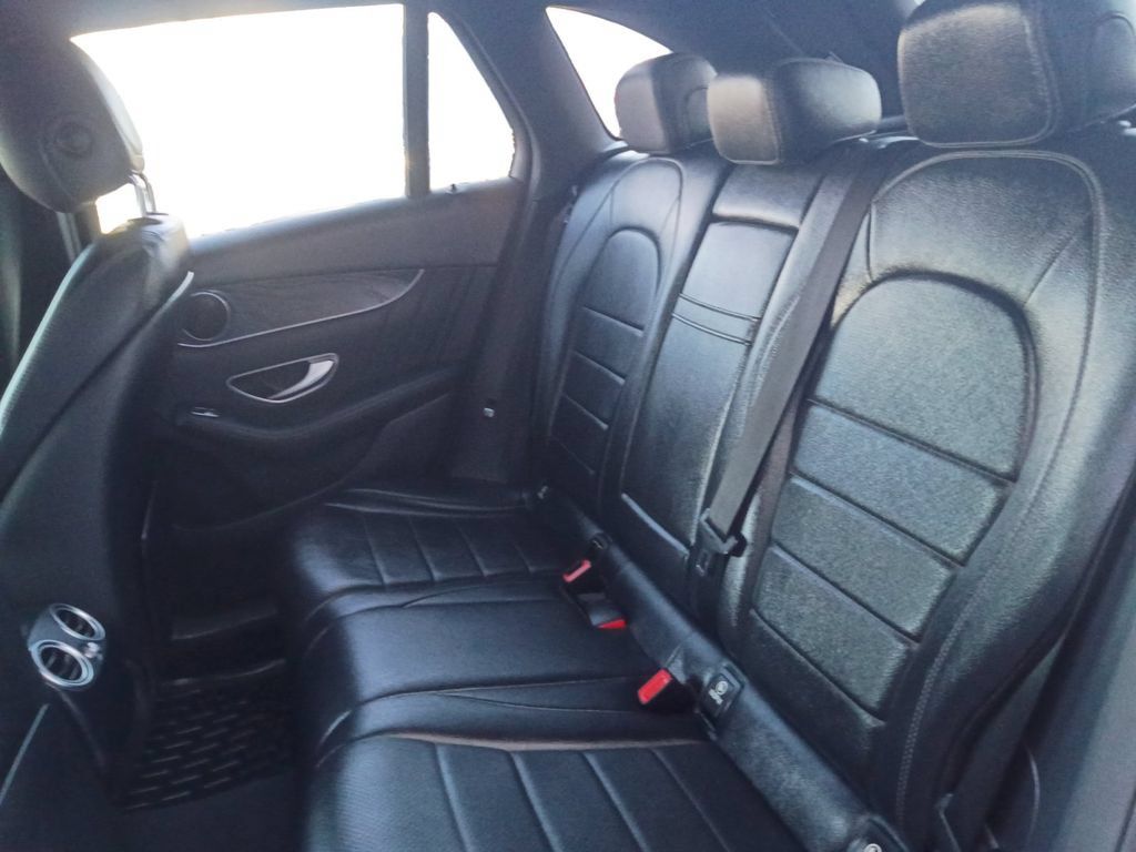 Used 2018 Mercedes-Benz GLC 300 4MATIC image 22
