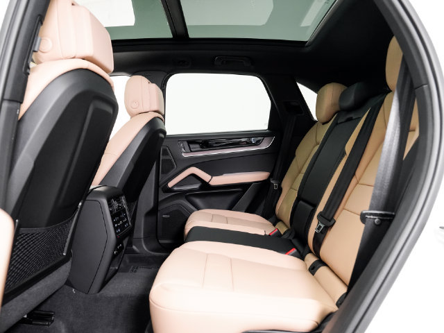 Certified 2026 Porsche Cayenne AWD/4WD image 26