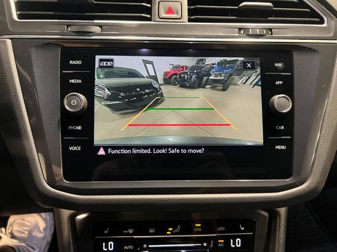 Used 2022 Volkswagen Tiguan SEL R-Line image 18