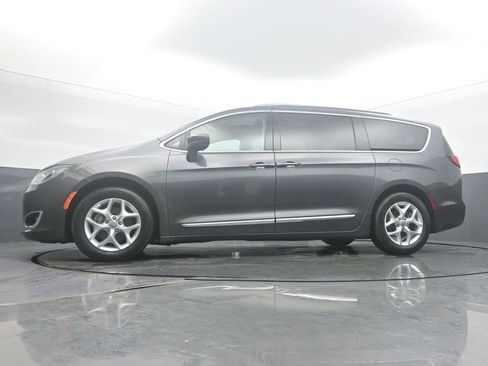 Used 2018 Chrysler Pacifica Touring-L Plus w/ Tire & Wheel Group image 47