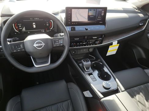 New 2026 Nissan Rogue Platinum w/ Platinum Premium Package AWD/4WD image 2