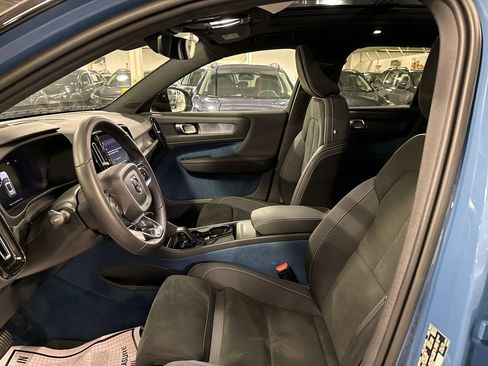 Used 2023 Volvo XC40 Recharge Plus w/ Protection Package Premier AWD/4WD image 10
