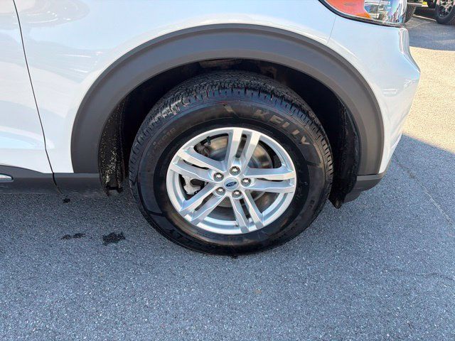 Used 2022 Ford Explorer XLT w/ Equipment Group 202A AWD/4WD image 16