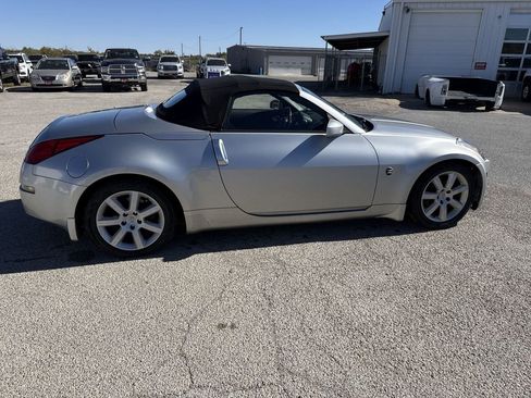 Used 2004 Nissan 350Z Enthusiast image 17