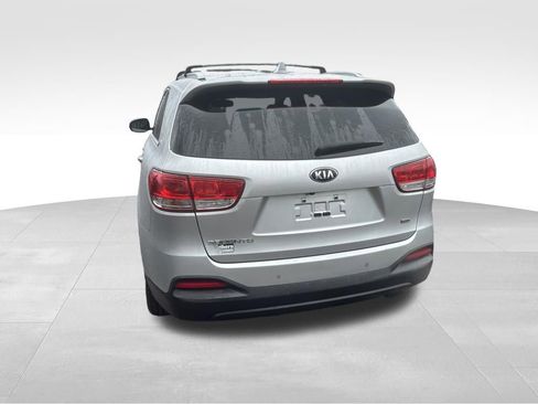 Used 2016 Kia Sorento LX w/ LX Convenience Package image 27