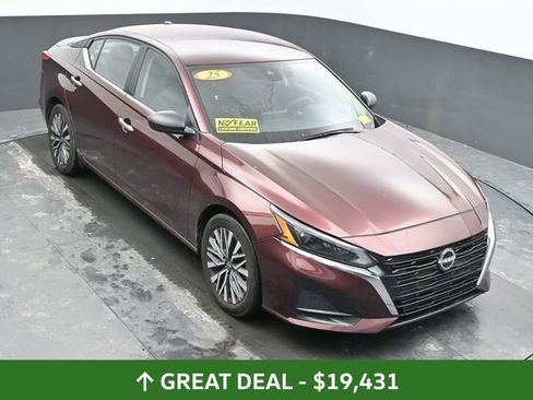 Used 2025 Nissan Altima 2.5 SV image 36