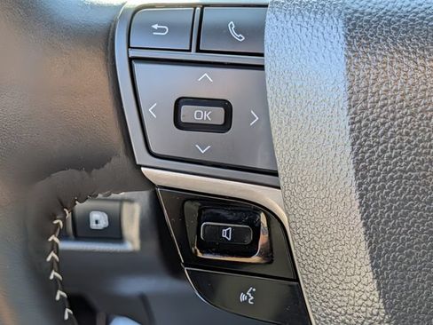 Used 2025 Toyota Camry SE FWD image 22