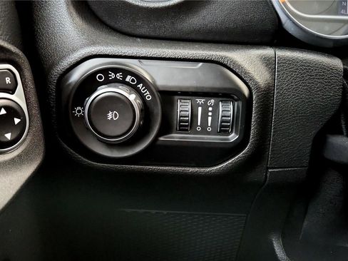 Used 2019 Jeep Wrangler Unlimited Sahara w/ Dual Top Group image 31