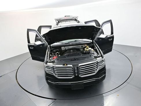 Used 2017 Lincoln Navigator Select image 36