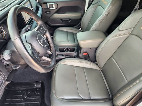 Used 2024 Jeep Gladiator Mojave w/ Technology Group AWD/4WD image 13