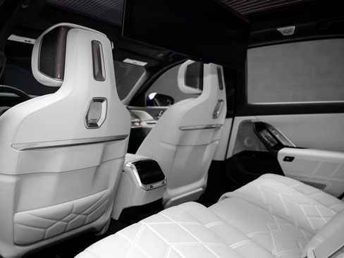 Used 2023 BMW i7 xDrive60 image 68