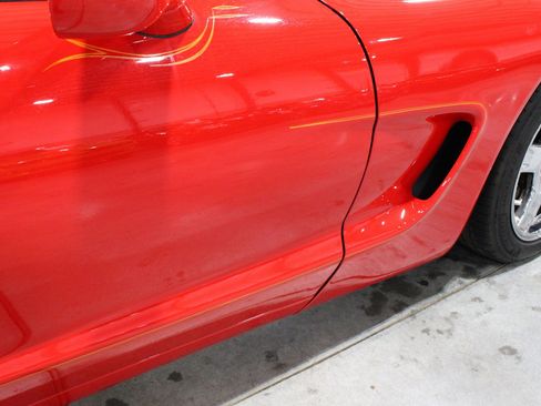 Used 1999 Chevrolet Corvette Coupe w/ Memory Pkg RWD image 30