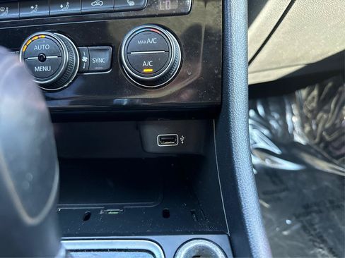 Used 2019 Volkswagen Jetta SEL FWD image 33