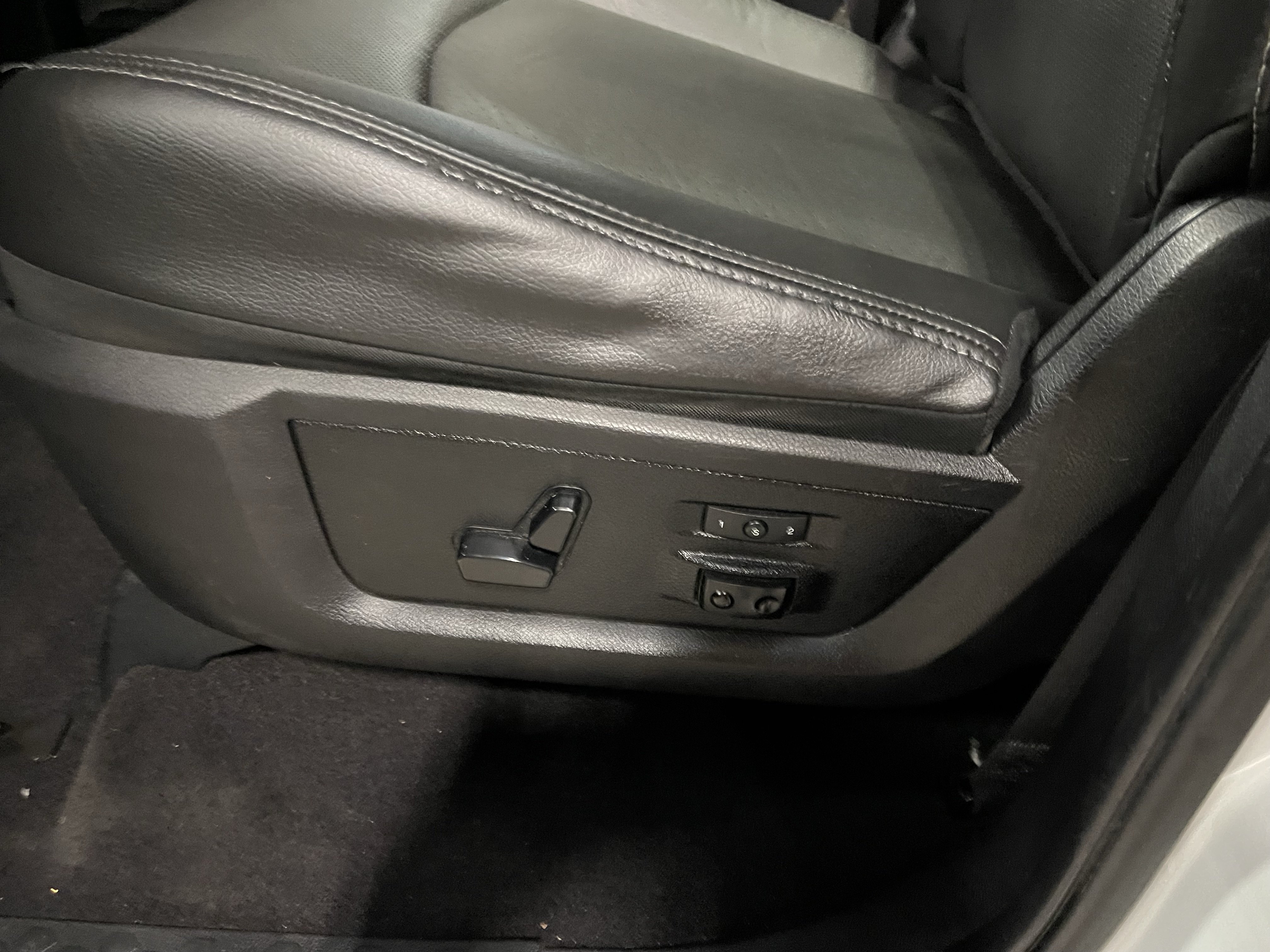Used 2016 RAM 3500 Laramie w/ Convenience Group AWD/4WD image 17