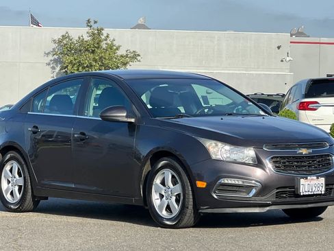 Used 2015 Chevrolet Cruze LT w/ Technology Package image 5