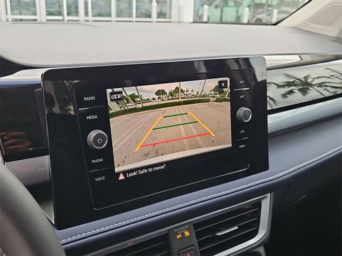 New 2025 Volkswagen Taos SEL image 11