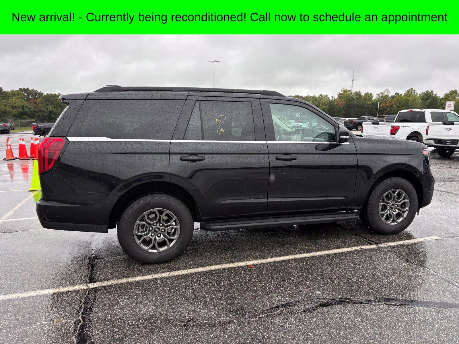 Used 2026 Ford Expedition Active AWD/4WD image 3