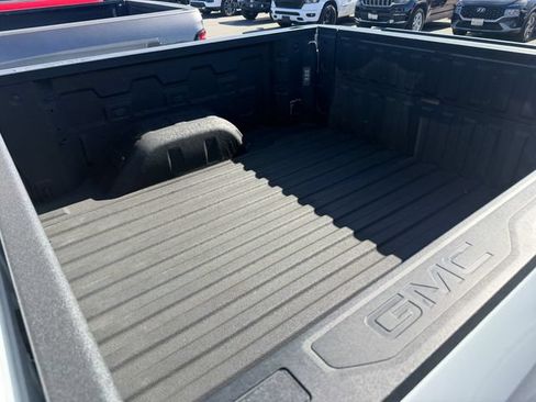 Used 2025 GMC Sierra 1500 AT4 w/ AT4 Premium Package AWD/4WD image 33
