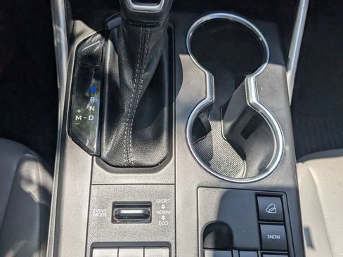 Used 2023 Toyota Highlander XLE AWD/4WD image 29
