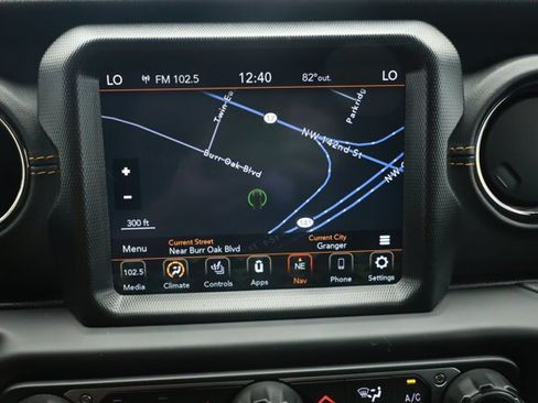 Used 2021 Jeep Wrangler Unlimited Sahara AWD/4WD image 3