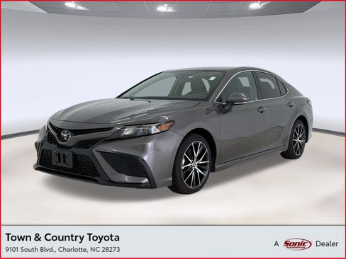 Used 2023 Toyota Camry SE FWD image 1