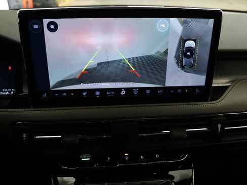 Used 2025 Lincoln Corsair AWD w/ Equipment Group 101A image 18