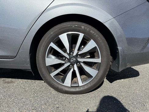 Used 2024 Nissan Sentra SV w/ SV Premium Package image 19