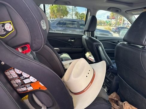 Used 2017 Honda Pilot Touring image 10