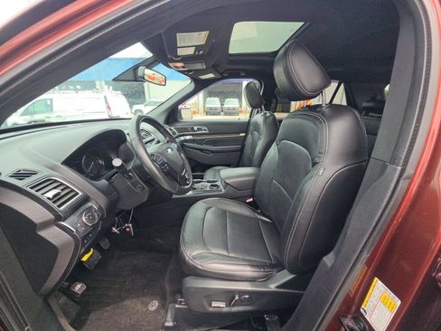 Used 2018 Ford Explorer Limited w/ Equipment Group 301A FWD image 3